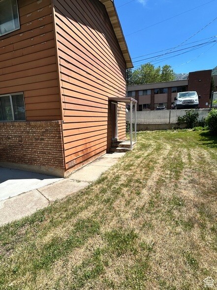 Building Photo - 3556 Van Buren Ave