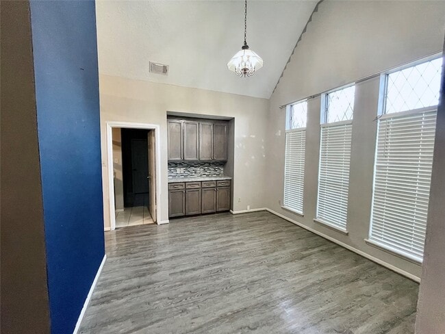 Building Photo - 8215 Sean Park Ct