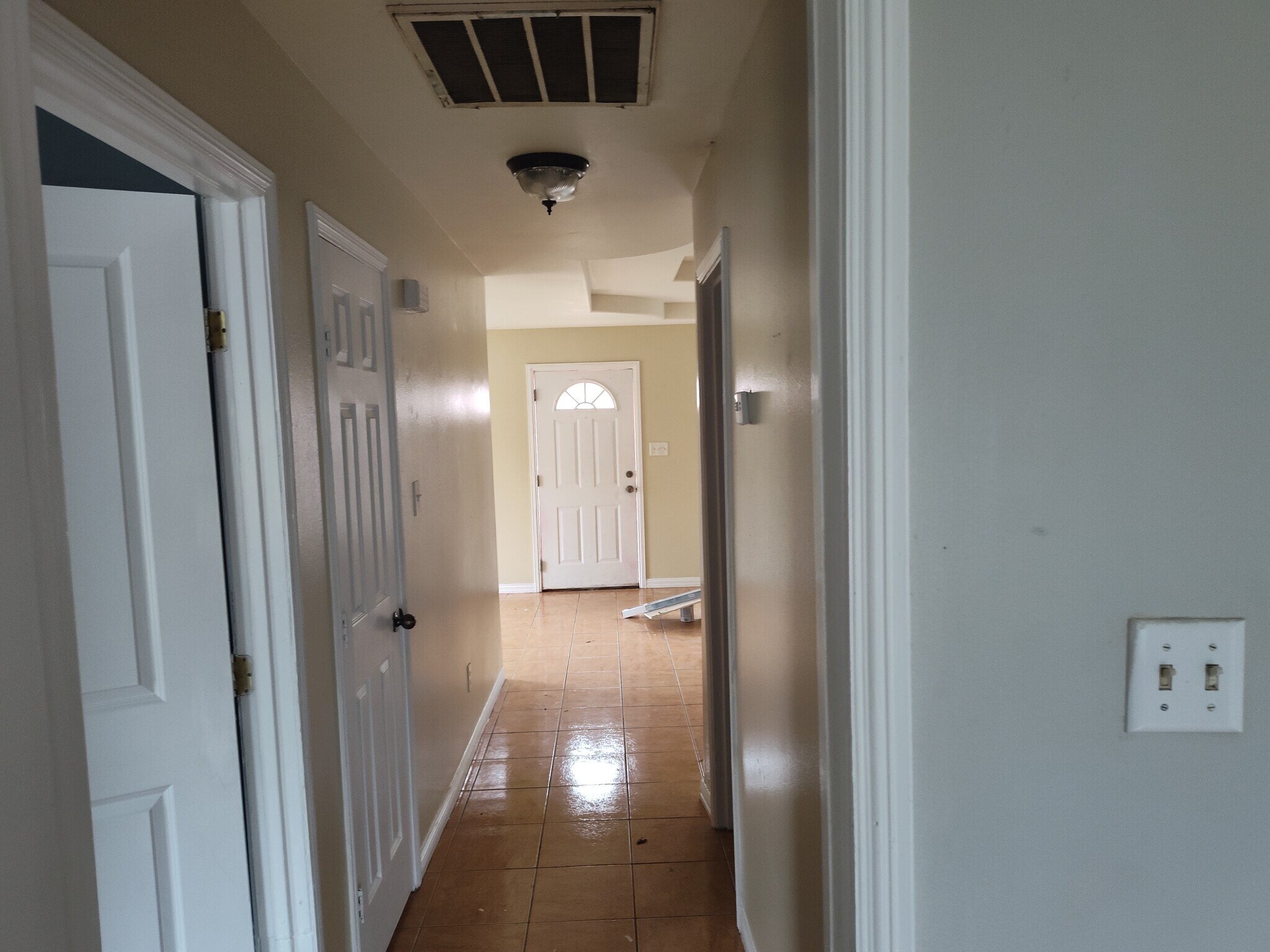 Building Photo - 2117 Aruba Dr