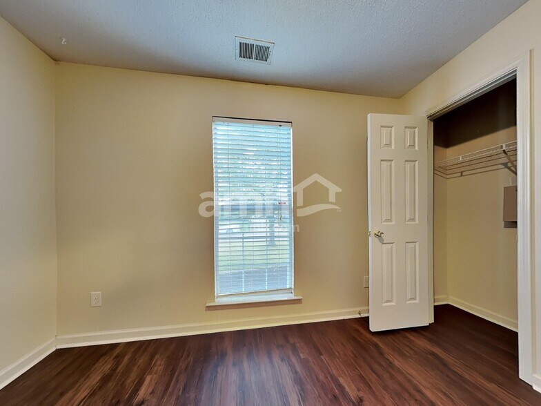 Building Photo - 10188 Kay Oak Cove