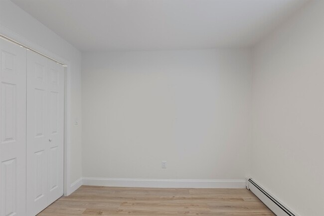 Building Photo - 676 Chestnut St