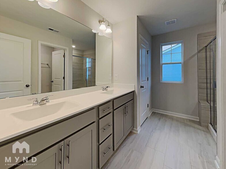 Building Photo - 1601 Trembley Pk Dr