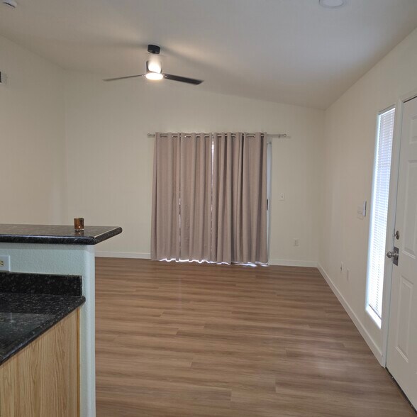 Family room - 1881 W Alexander Rd
