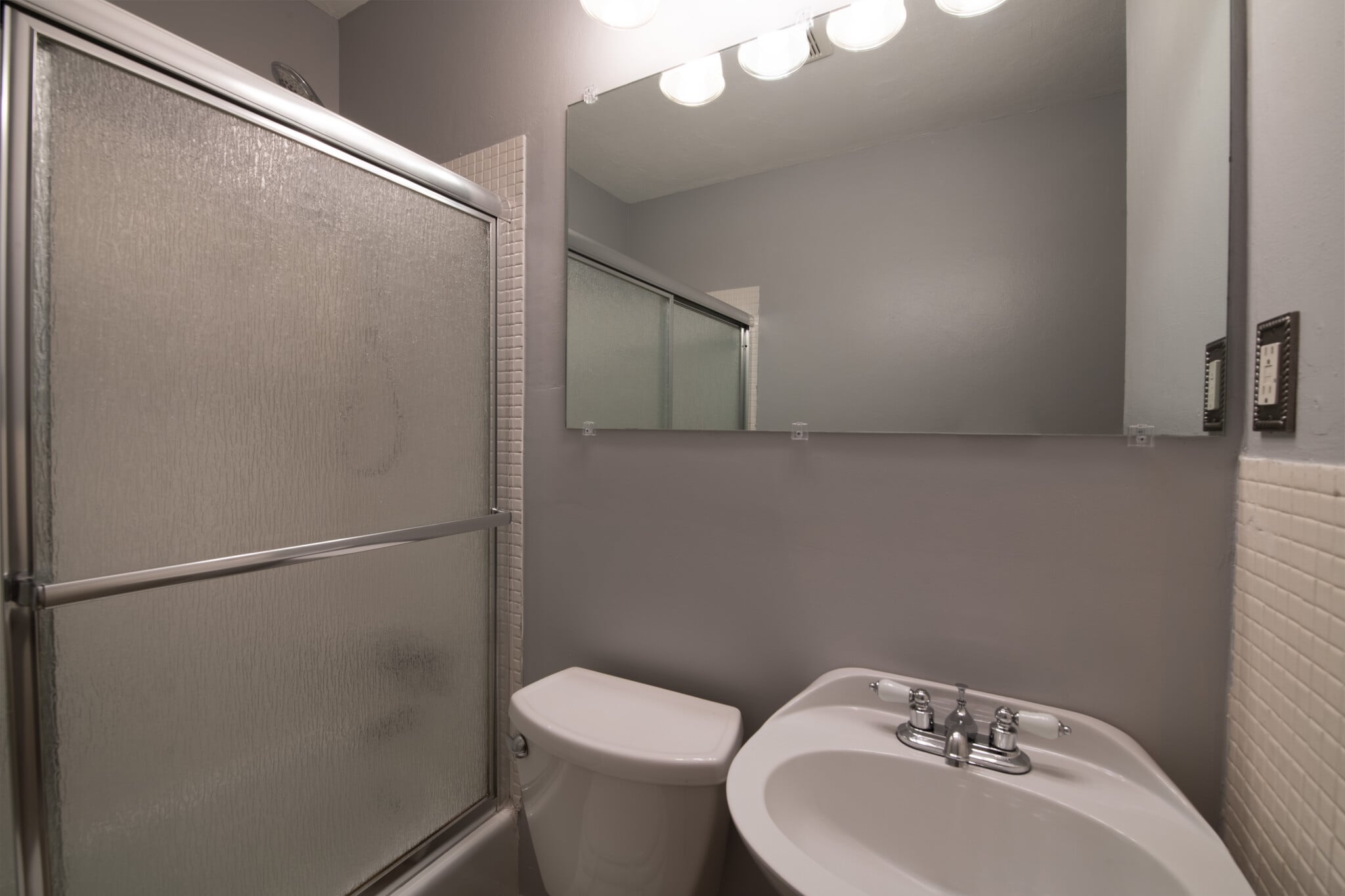 Building Photo - 1449 Coachway Ln