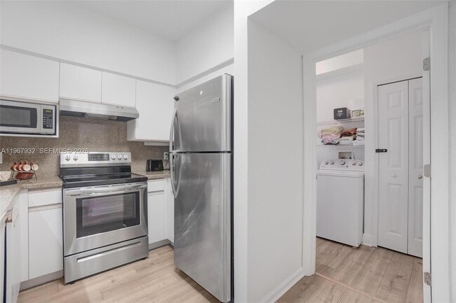 Building Photo - 3145 NE 184th St