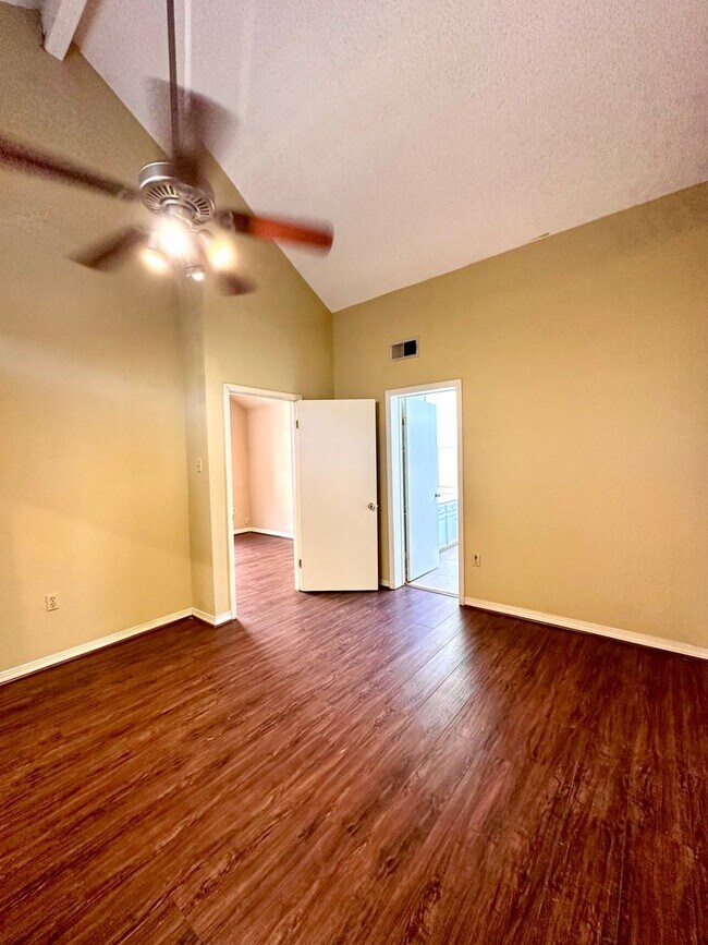 Building Photo - 1334 Sharlo Ave