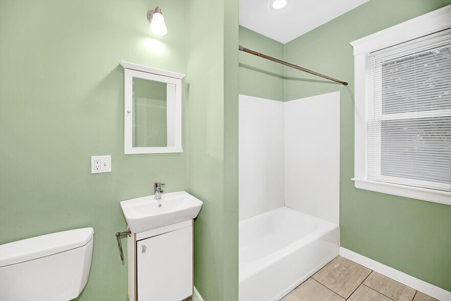 Building Photo - 79 Perkins St