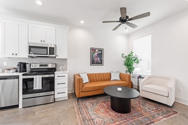 Building Photo - 106A Ash Ln