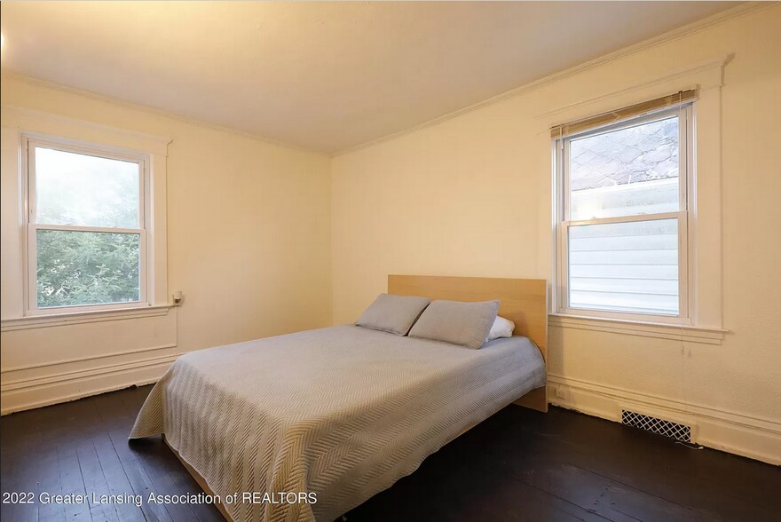 Building Photo - 504 N Walnut St