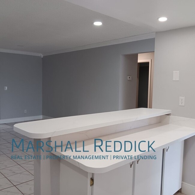 Building Photo - Charming 2 Bedroom, 2 Bath Duplex in a Gre...