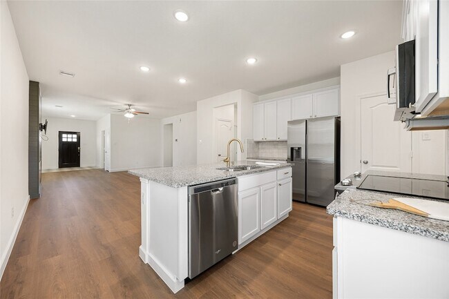 Building Photo - 31411 Horseshoe Meadow Bend Ln