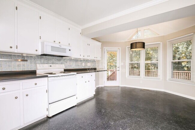 Building Photo - 916 Tanglewood Dr