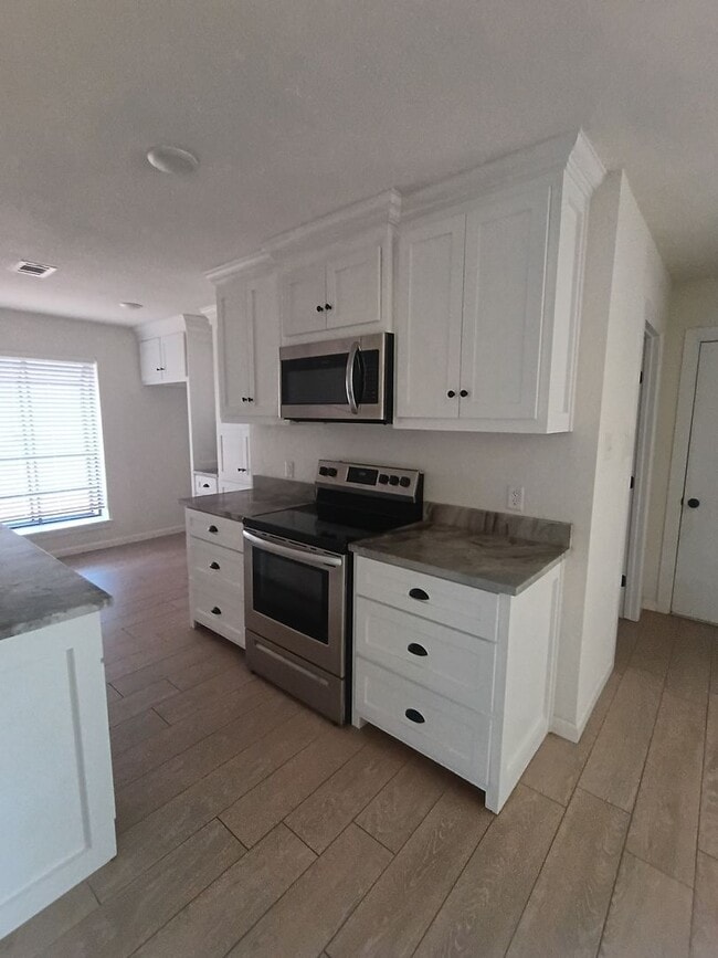 Building Photo - 3214 Bryn Mawr Cir
