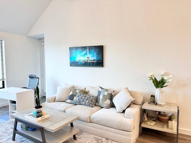 Building Photo - 13110 Blue Flora Dr