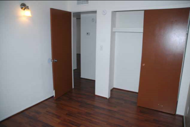 Building Photo - Fort Lowell Manor