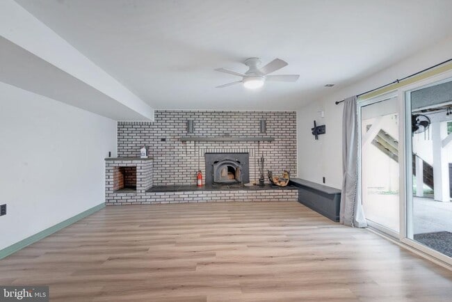 Building Photo - 852 Birchwood Ct