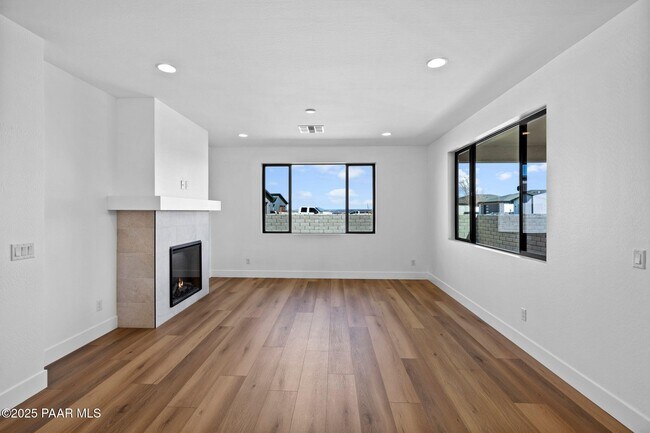 Building Photo - 5992 Finch Pl