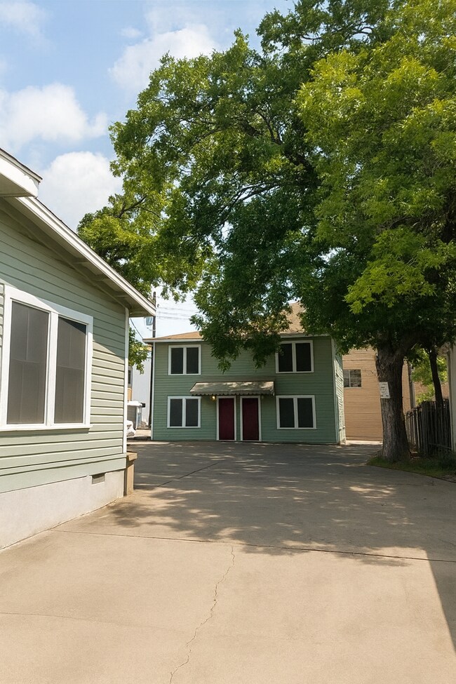 Building Photo - 110 E 30th St