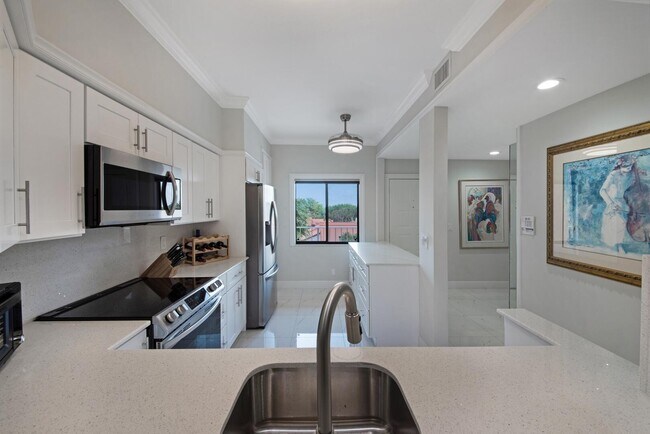 Building Photo - 6241 Pointe Regal Cir