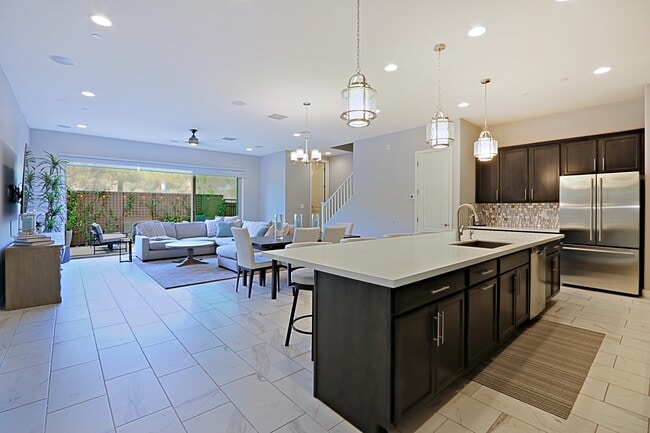 Building Photo - 7350 E Vista Bonita Dr