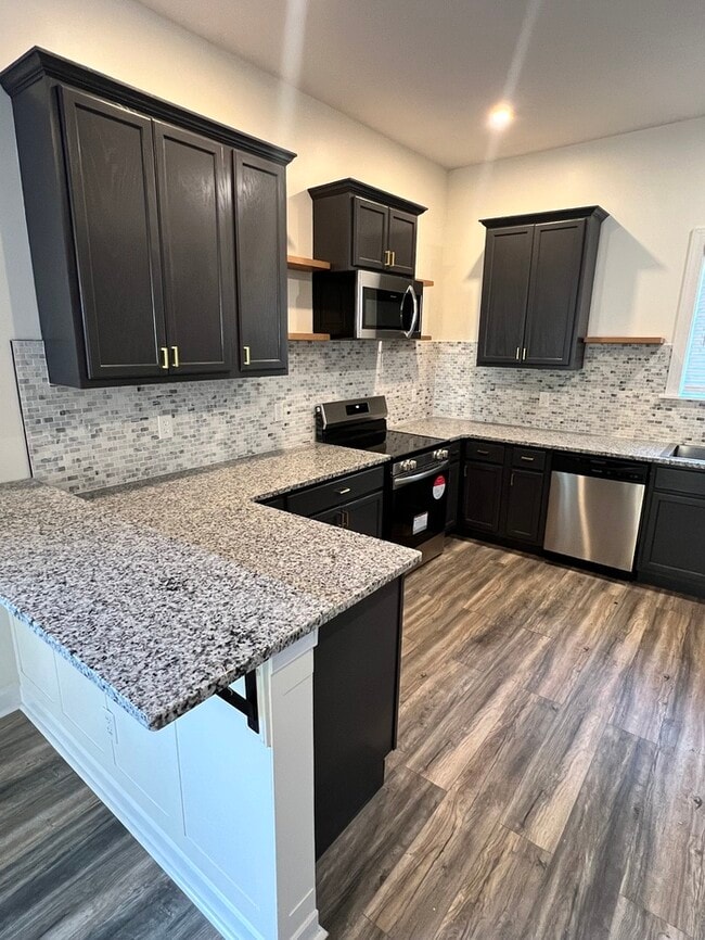Building Photo - Newly Renovated Rental Home