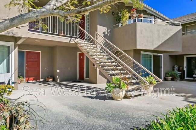 Building Photo - 2517 Navarra Dr