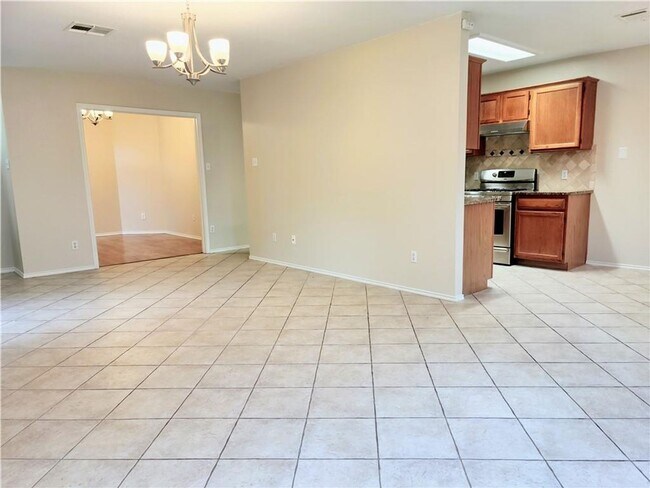 Building Photo - 1009 Horseman Cove