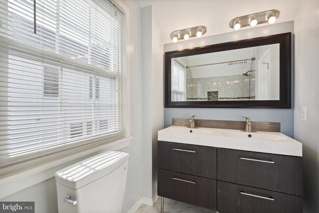 Building Photo - 5817 Greentree Rd