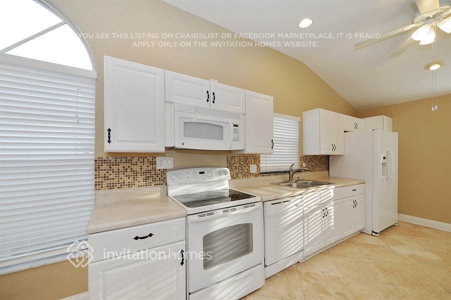 Building Photo - 8945 Bayaud Dr