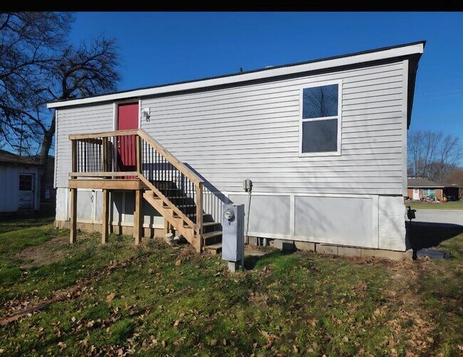 Building Photo - 160 Habig St