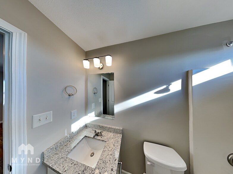 Building Photo - 303 Holton Dr
