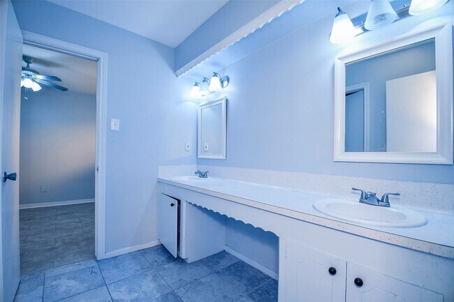 Building Photo - 5810 Fontenelle Dr