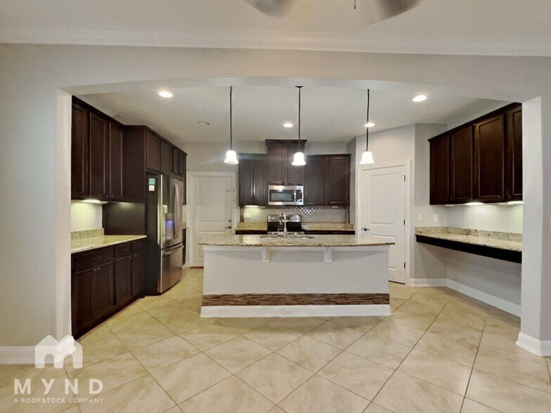 Building Photo - 3520 Hawthorn Way