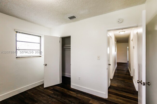 Building Photo - 10020 SW 37th St