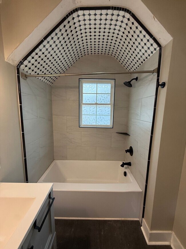 Building Photo - 287 E Eastland St