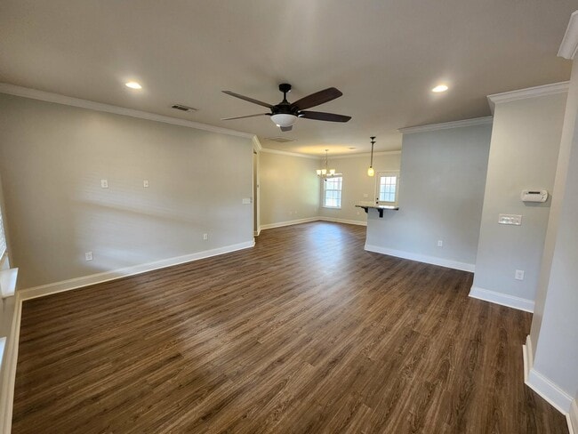 Building Photo - 102 Quince Ave