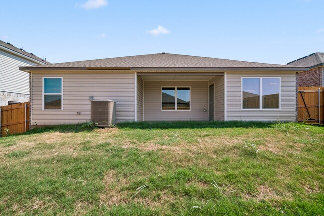 Building Photo - 2123 W 30th Pl