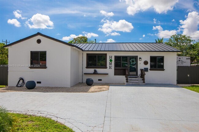 Building Photo - 1240 Peri St