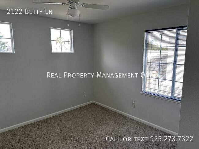 Building Photo - 2122 Betty Ln