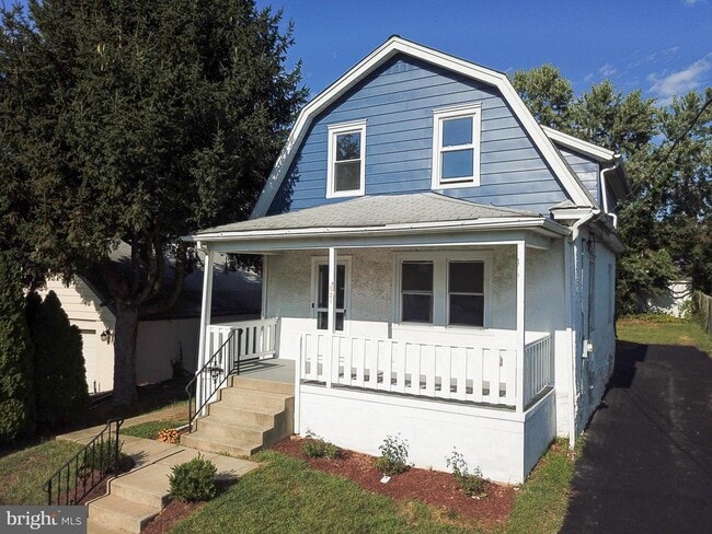 Building Photo - 521 Blythe Ave