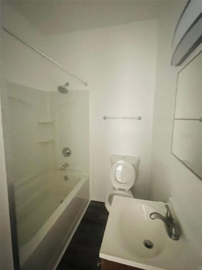 Building Photo - Lovely two bedroom one bathroom cottage