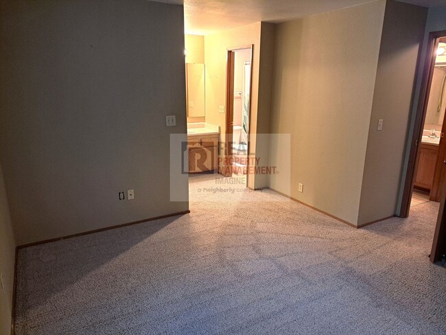 Building Photo - Check out this adorable 2.0 bedroom, 2.0 b...