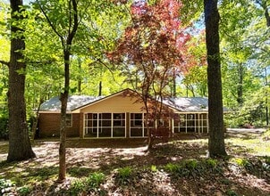 Building Photo - Private Wooded Retreat in Gainesville | 3 Bed | 2 Bath | Unfinished Basement