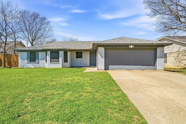 Building Photo - 416 Colonial Pl