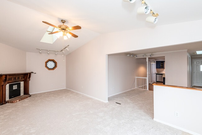 Building Photo - 6757 Summerdale Dr