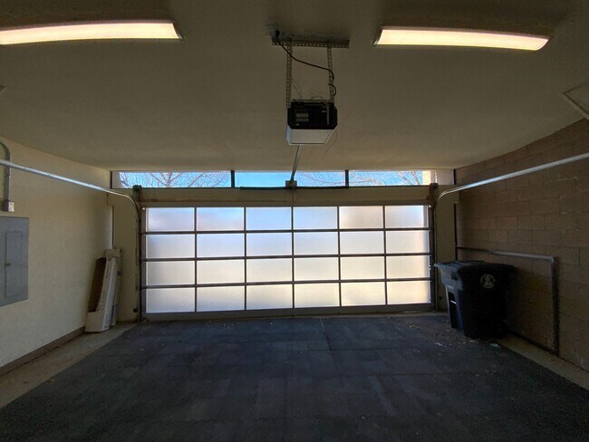 Building Photo - 3 Bedroom Townhome Available Near Eubank Blvd NE & Montgomery Blvd NE!