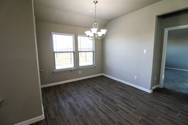 Building Photo - 504 Lakeway Ln