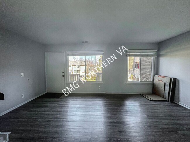 Building Photo - 2689 Glengyle Dr