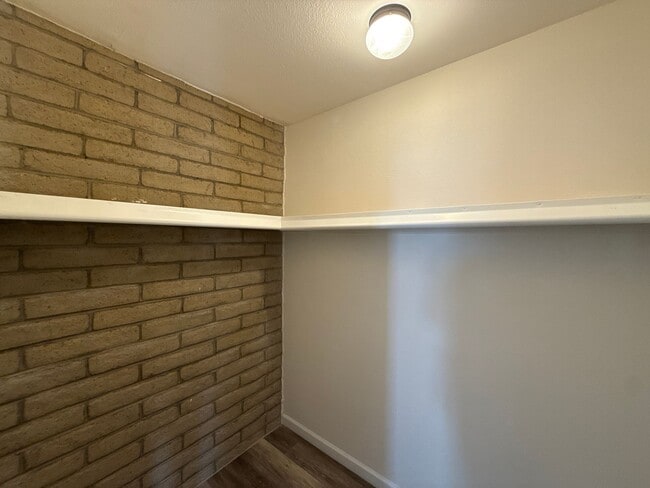 Building Photo - 1131 Tapadero Dr