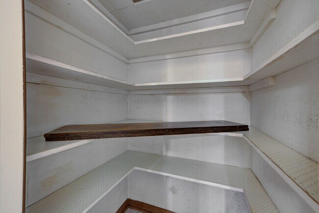 Building Photo - 1202 Benson Dr